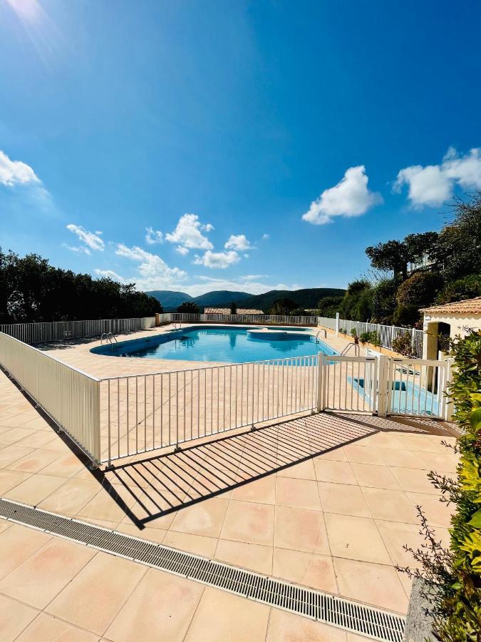Superbe T2 Avec Vue Mer Et Piscine La Croix-Valmer Exteriér fotografie